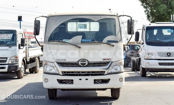 Comprar Importar Hino 300 Series Branco Caminhão em Import - Dubai em Cabo Delgado Comprar Importar Hino 300 Series Branco Caminhão em Import - Dubai em Cabo Delgado