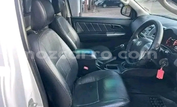 Comprar Usado Toyota Hilux Branco Carro em Maputo em Maputo Comprar Usado Toyota Hilux Branco Carro em Maputo em Maputo