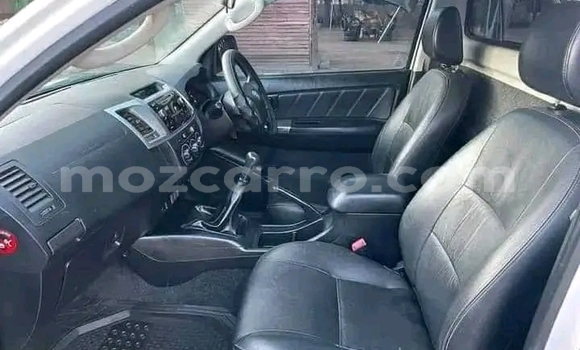 Comprar Usado Toyota Hilux Branco Carro em Maputo em Maputo Comprar Usado Toyota Hilux Branco Carro em Maputo em Maputo