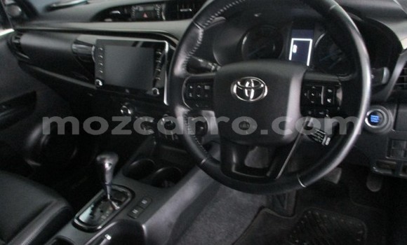 Nunua Ilio tumika Toyota Hilux Nyeupe Gari ndani ya Maputo nchini Maputo Nunua Ilio tumika Toyota Hilux Nyeupe Gari ndani ya Maputo nchini Maputo