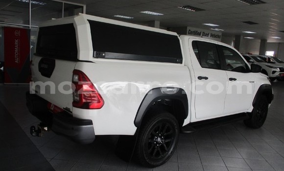 Nunua Ilio tumika Toyota Hilux Nyeupe Gari ndani ya Maputo nchini Maputo Nunua Ilio tumika Toyota Hilux Nyeupe Gari ndani ya Maputo nchini Maputo