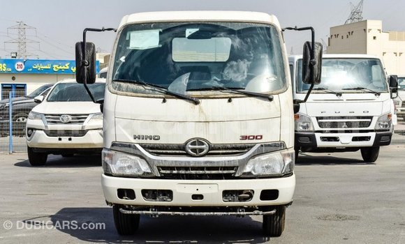 Comprar Importar Hino 300 Series Branco Caminhão em Import - Dubai em Cabo Delgado Comprar Importar Hino 300 Series Branco Caminhão em Import - Dubai em Cabo Delgado