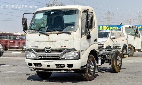 Comprar Importar Hino 300 Series Branco Caminhão em Import - Dubai em Cabo Delgado Comprar Importar Hino 300 Series Branco Caminhão em Import - Dubai em Cabo Delgado
