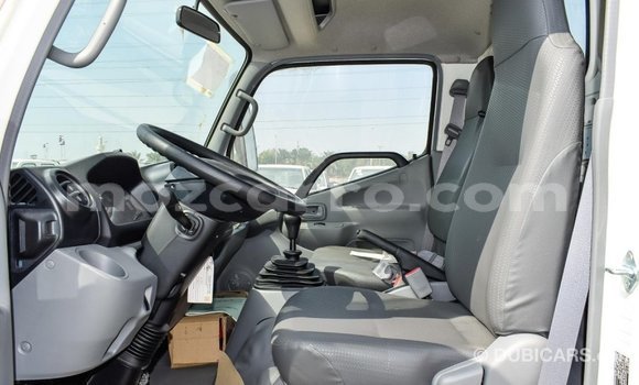 Comprar Importar Hino 300 Series Branco Caminhão em Import - Dubai em Cabo Delgado Comprar Importar Hino 300 Series Branco Caminhão em Import - Dubai em Cabo Delgado