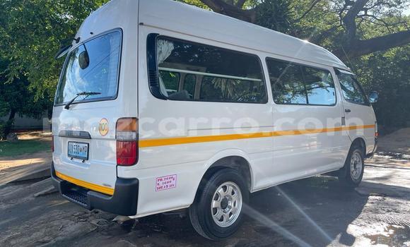 Comprar Novo Toyota Hiace Branco Carro em Maputo em Maputo Comprar Novo Toyota Hiace Branco Carro em Maputo em Maputo