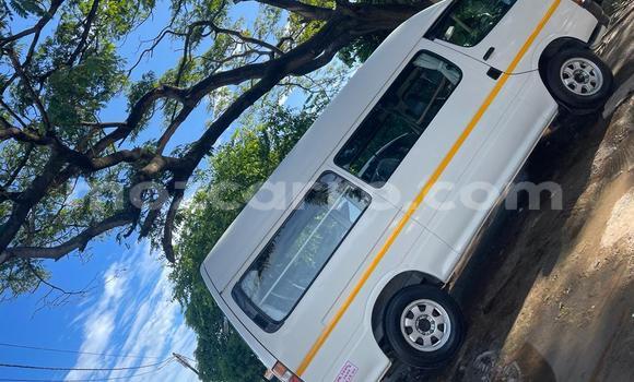 Comprar Novo Toyota Hiace Branco Carro em Maputo em Maputo Comprar Novo Toyota Hiace Branco Carro em Maputo em Maputo