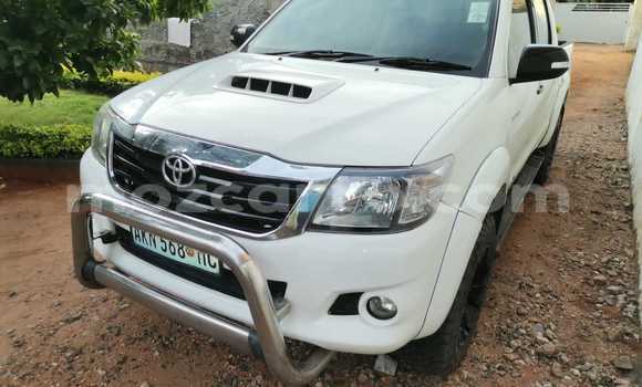 Nunua Ilio tumika Toyota Hilux Nyeupe Gari ndani ya Maputo nchini Maputo Nunua Ilio tumika Toyota Hilux Nyeupe Gari ndani ya Maputo nchini Maputo