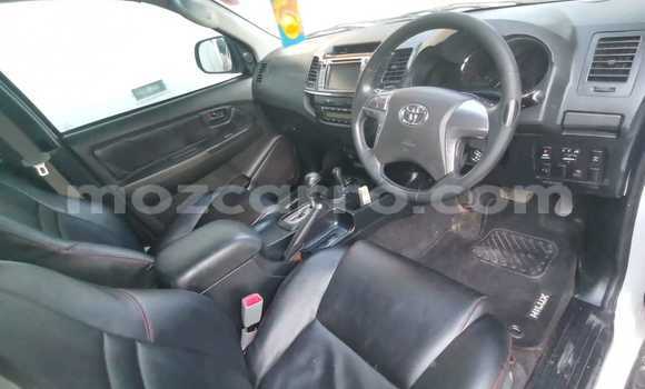 Nunua Ilio tumika Toyota Hilux Nyeupe Gari ndani ya Maputo nchini Maputo Nunua Ilio tumika Toyota Hilux Nyeupe Gari ndani ya Maputo nchini Maputo