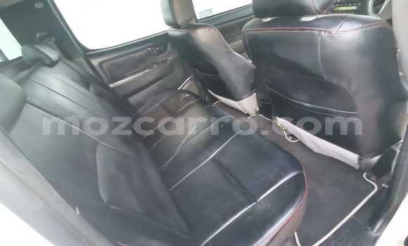 Nunua Ilio tumika Toyota Hilux Nyeupe Gari ndani ya Maputo nchini Maputo Nunua Ilio tumika Toyota Hilux Nyeupe Gari ndani ya Maputo nchini Maputo