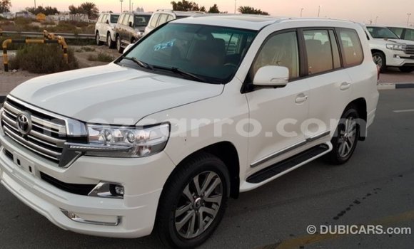 Comprar Importar Toyota Land Cruiser Branco Carro em Import - Dubai em Cabo Delgado Comprar Importar Toyota Land Cruiser Branco Carro em Import - Dubai em Cabo Delgado
