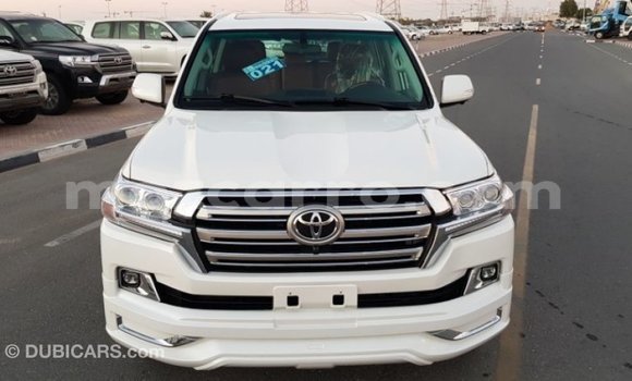 Comprar Importar Toyota Land Cruiser Branco Carro em Import - Dubai em Cabo Delgado Comprar Importar Toyota Land Cruiser Branco Carro em Import - Dubai em Cabo Delgado