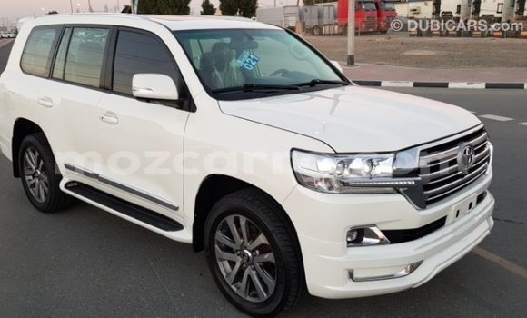 Comprar Importar Toyota Land Cruiser Branco Carro em Import - Dubai em Cabo Delgado Comprar Importar Toyota Land Cruiser Branco Carro em Import - Dubai em Cabo Delgado