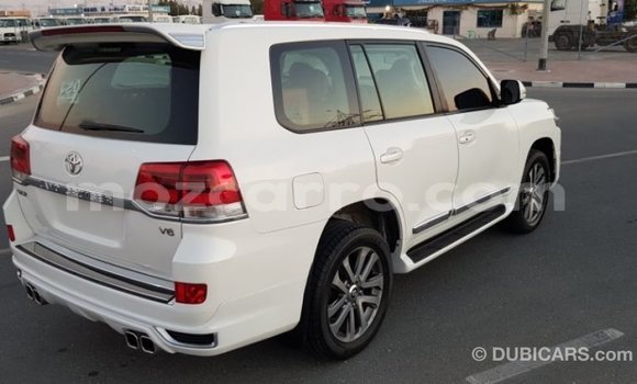 Comprar Importar Toyota Land Cruiser Branco Carro em Import - Dubai em Cabo Delgado Comprar Importar Toyota Land Cruiser Branco Carro em Import - Dubai em Cabo Delgado