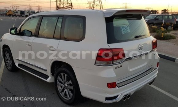 Comprar Importar Toyota Land Cruiser Branco Carro em Import - Dubai em Cabo Delgado Comprar Importar Toyota Land Cruiser Branco Carro em Import - Dubai em Cabo Delgado