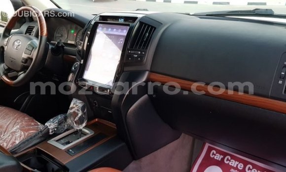 Comprar Importar Toyota Land Cruiser Branco Carro em Import - Dubai em Cabo Delgado Comprar Importar Toyota Land Cruiser Branco Carro em Import - Dubai em Cabo Delgado