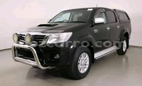 Comprar Usado Toyota Hilux Preto Carro em Maputo em Maputo