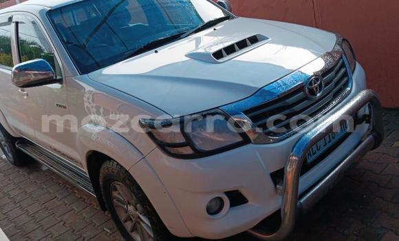 Nunua Ilio tumika Toyota Hilux Nyeupe Gari ndani ya Maputo nchini Maputo