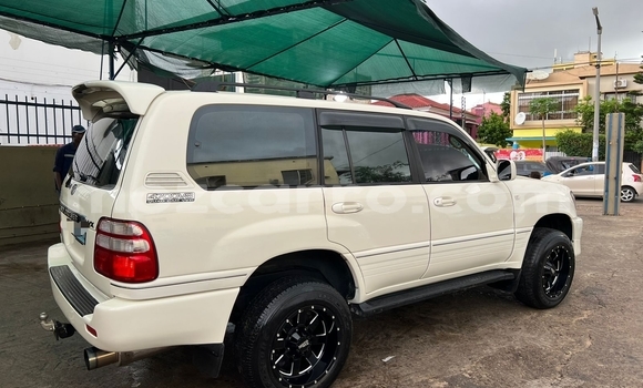 Buy Used Toyota Land Cruiser White Car in Maputo in Maputo Buy Used Toyota Land Cruiser White Car in Maputo in Maputo