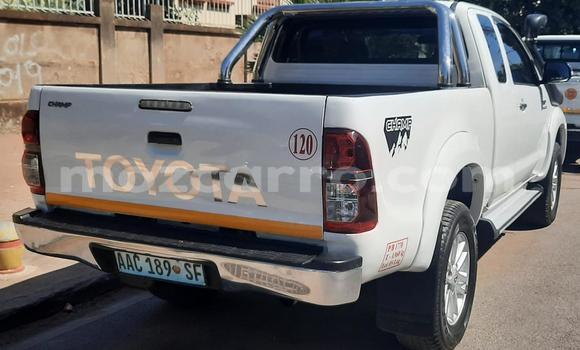 Nunua Ilio tumika Toyota Hilux Nyeupe Gari ndani ya Maputo nchini Maputo Nunua Ilio tumika Toyota Hilux Nyeupe Gari ndani ya Maputo nchini Maputo