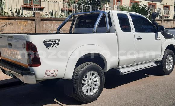 Nunua Ilio tumika Toyota Hilux Nyeupe Gari ndani ya Maputo nchini Maputo Nunua Ilio tumika Toyota Hilux Nyeupe Gari ndani ya Maputo nchini Maputo