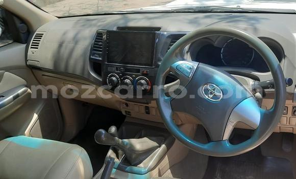Nunua Ilio tumika Toyota Hilux Nyeupe Gari ndani ya Maputo nchini Maputo Nunua Ilio tumika Toyota Hilux Nyeupe Gari ndani ya Maputo nchini Maputo