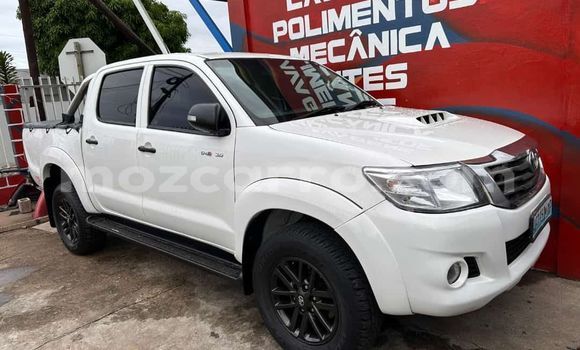 Buy Used Toyota Hilux White Car in Maputo in Maputo