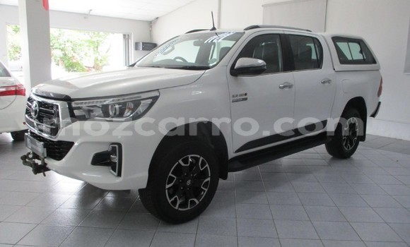 Buy Used Toyota Hilux White Car in Maputo in Maputo