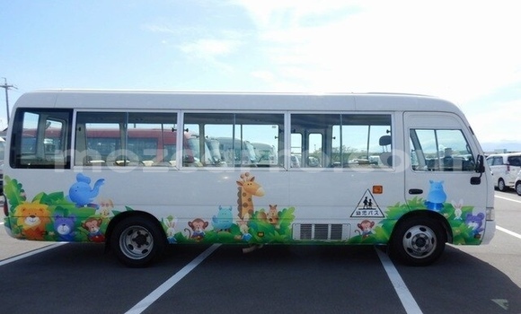 Nunua Ilio tumika Toyota Coaster Nyeupe Gari ndani ya Maputo nchini Maputo Nunua Ilio tumika Toyota Coaster Nyeupe Gari ndani ya Maputo nchini Maputo