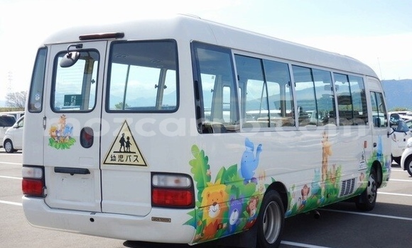 Nunua Ilio tumika Toyota Coaster Nyeupe Gari ndani ya Maputo nchini Maputo Nunua Ilio tumika Toyota Coaster Nyeupe Gari ndani ya Maputo nchini Maputo