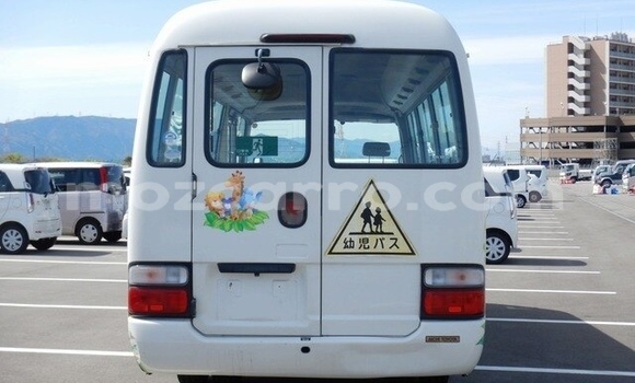 Nunua Ilio tumika Toyota Coaster Nyeupe Gari ndani ya Maputo nchini Maputo Nunua Ilio tumika Toyota Coaster Nyeupe Gari ndani ya Maputo nchini Maputo