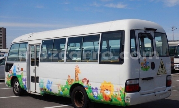 Nunua Ilio tumika Toyota Coaster Nyeupe Gari ndani ya Maputo nchini Maputo Nunua Ilio tumika Toyota Coaster Nyeupe Gari ndani ya Maputo nchini Maputo