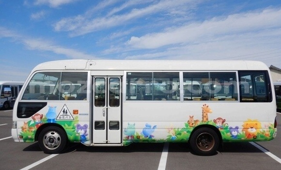 Nunua Ilio tumika Toyota Coaster Nyeupe Gari ndani ya Maputo nchini Maputo Nunua Ilio tumika Toyota Coaster Nyeupe Gari ndani ya Maputo nchini Maputo