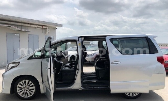 Nunua Ilio tumika Toyota Alphard Fedha Gari ndani ya Maputo nchini Maputo Nunua Ilio tumika Toyota Alphard Fedha Gari ndani ya Maputo nchini Maputo
