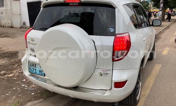 Nunua Ilio tumika Toyota RAV4 Nyeupe Gari ndani ya Maputo nchini Maputo Nunua Ilio tumika Toyota RAV4 Nyeupe Gari ndani ya Maputo nchini Maputo