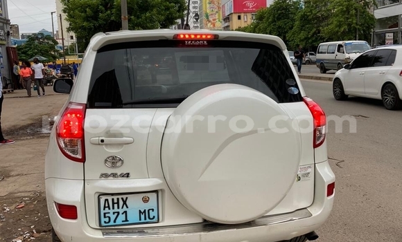 Nunua Ilio tumika Toyota RAV4 Nyeupe Gari ndani ya Maputo nchini Maputo Nunua Ilio tumika Toyota RAV4 Nyeupe Gari ndani ya Maputo nchini Maputo
