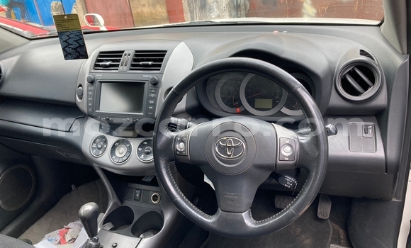 Nunua Ilio tumika Toyota RAV4 Nyeupe Gari ndani ya Maputo nchini Maputo Nunua Ilio tumika Toyota RAV4 Nyeupe Gari ndani ya Maputo nchini Maputo