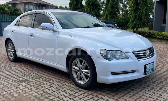 Nunua Ilio tumika Toyota Mark X Nyeupe Gari ndani ya Maputo nchini Maputo