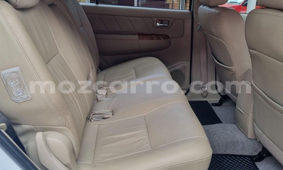 Nunua Ilio tumika Toyota Fortuner Nyekundu Gari ndani ya Maputo nchini Maputo Nunua Ilio tumika Toyota Fortuner Nyekundu Gari ndani ya Maputo nchini Maputo