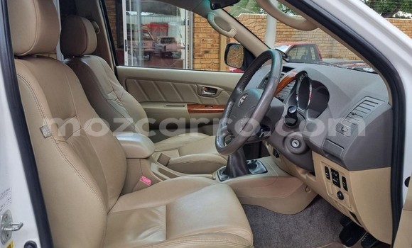 Nunua Ilio tumika Toyota Fortuner Nyekundu Gari ndani ya Maputo nchini Maputo Nunua Ilio tumika Toyota Fortuner Nyekundu Gari ndani ya Maputo nchini Maputo