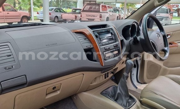 Nunua Ilio tumika Toyota Fortuner Nyekundu Gari ndani ya Maputo nchini Maputo Nunua Ilio tumika Toyota Fortuner Nyekundu Gari ndani ya Maputo nchini Maputo