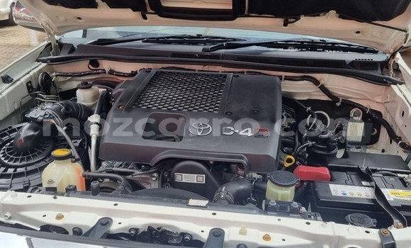 Nunua Ilio tumika Toyota Fortuner Nyekundu Gari ndani ya Maputo nchini Maputo Nunua Ilio tumika Toyota Fortuner Nyekundu Gari ndani ya Maputo nchini Maputo