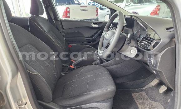 Tenga Tsaru Ford Fiesta Sirivha Mota in Manica in Manica Tenga Tsaru Ford Fiesta Sirivha Mota in Manica in Manica