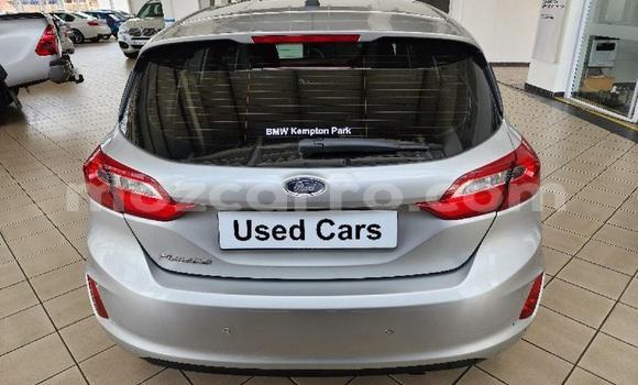 Tenga Tsaru Ford Fiesta Sirivha Mota in Manica in Manica Tenga Tsaru Ford Fiesta Sirivha Mota in Manica in Manica