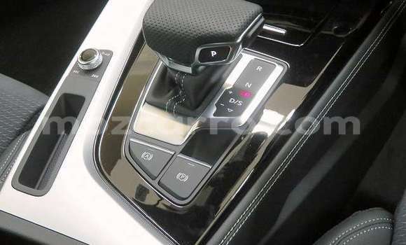 Nunua Ilio tumika Audi A4 Nyekundu Gari ndani ya Maputo nchini Maputo Nunua Ilio tumika Audi A4 Nyekundu Gari ndani ya Maputo nchini Maputo