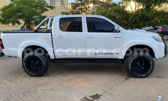 Comprar Usado Toyota Hilux Branco Carro em Maputo em Maputo