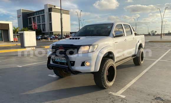 Nunua Ilio tumika Toyota Hilux Nyeupe Gari ndani ya Maputo nchini Maputo Nunua Ilio tumika Toyota Hilux Nyeupe Gari ndani ya Maputo nchini Maputo