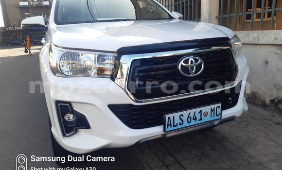 Buy Used Toyota Hiluxe Revo White Car in Maputo in Maputo Buy Used Toyota Hiluxe Revo White Car in Maputo in Maputo