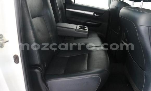 Buy Used Toyota Hiluxe Revo White Car in Maputo in Maputo Buy Used Toyota Hiluxe Revo White Car in Maputo in Maputo