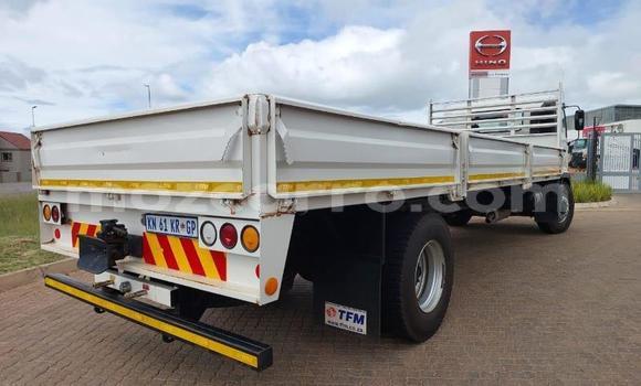 Buy Used Hino 300 Series White Truck in Maputo in Maputo Buy Used Hino 300 Series White Truck in Maputo in Maputo