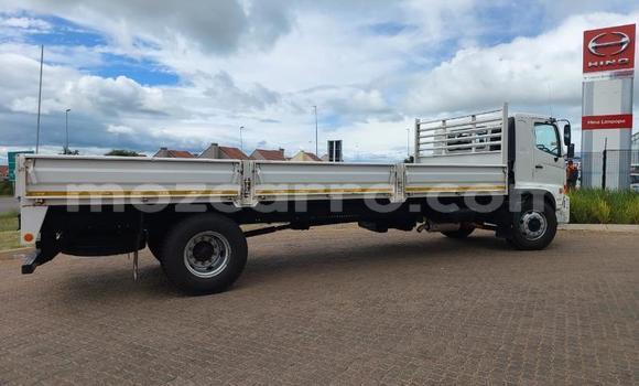 Buy Used Hino 300 Series White Truck in Maputo in Maputo Buy Used Hino 300 Series White Truck in Maputo in Maputo